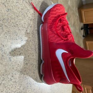 Kevin Durant 2015 Brand new w/o box Youth size 7. Never worn color Red.